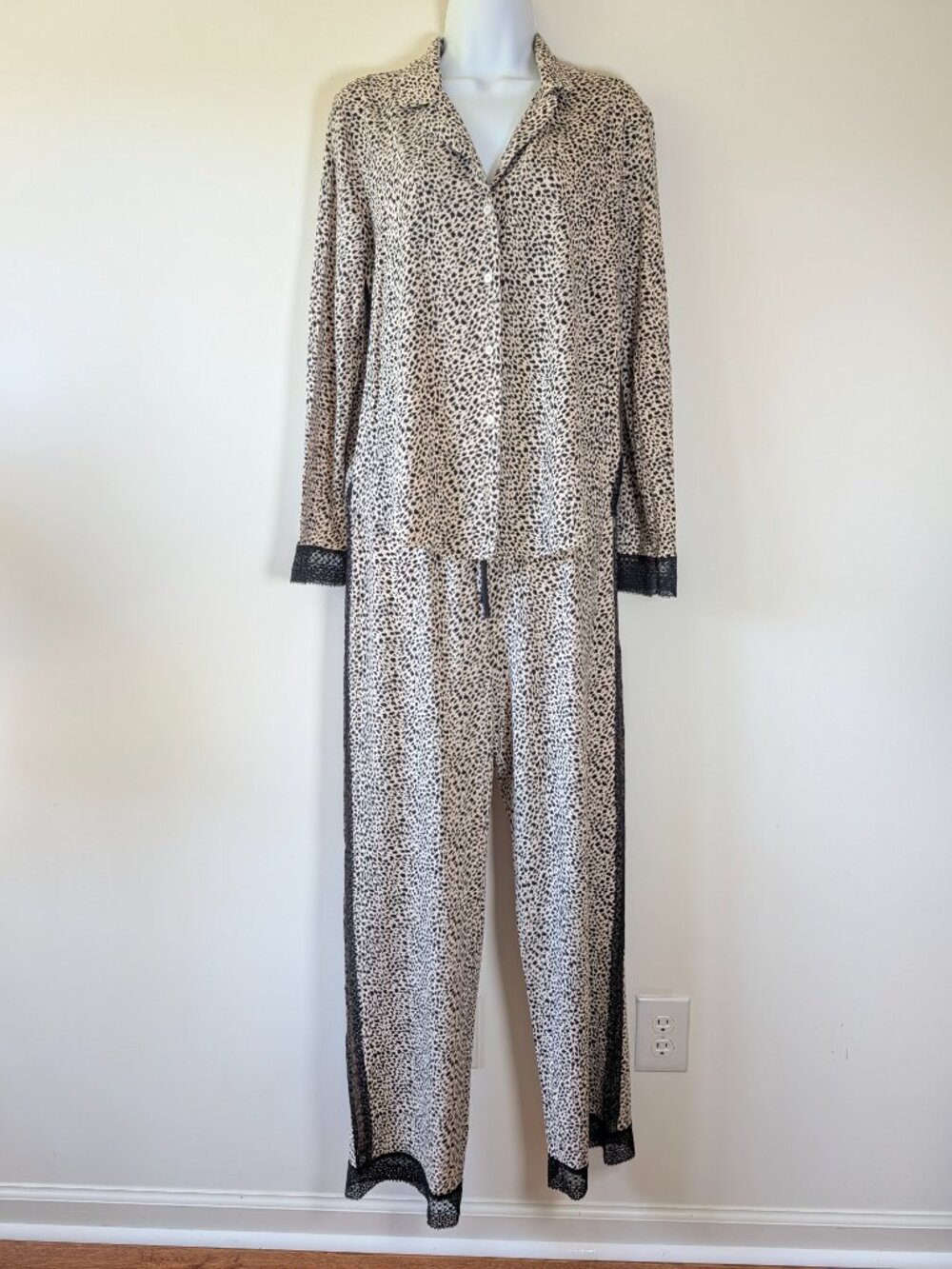 Victoria’s Secret Lounge Set M Modal Stretch Pajama Top & Pants Animal Print